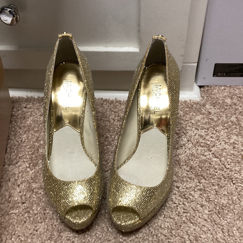 Michael Michael Kors York Platform Stiletto. Gold. Size 7.